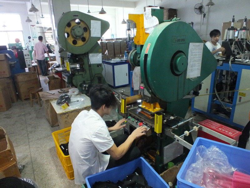 Shenzhen Zhongda Hook &amp; Loop Co., Ltd línea de producción del fabricante