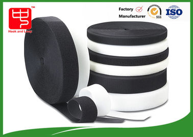 Califique un blanco y negro de nylon resistente de las sujeciones el 100% del gancho y del lazo de la tela